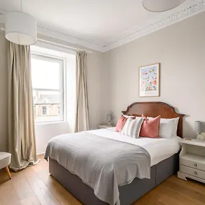 Apartment 2br New Town Castle View, Edinburgh