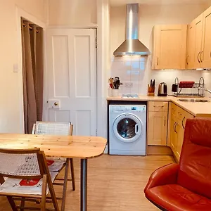 Apartment Royal Mile Apt, Just 1 Min From Castle!, Edinburgh